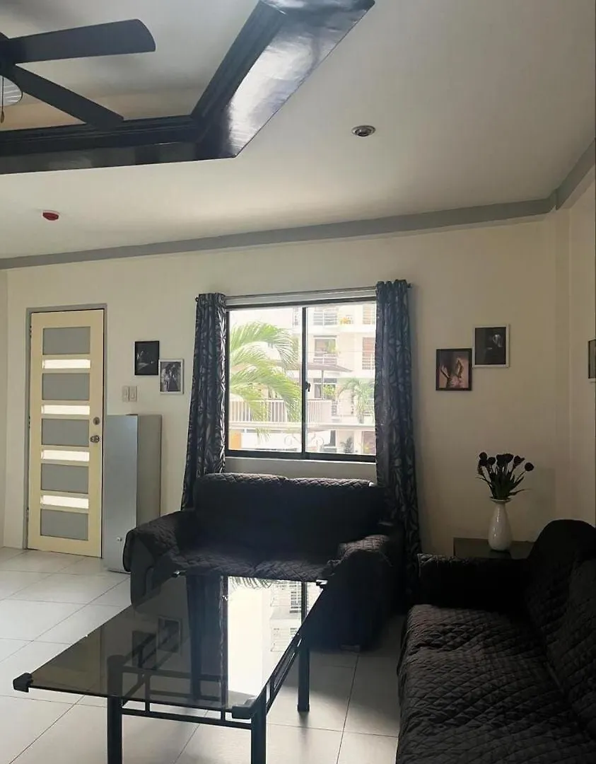 Sheryll Escapes - Kandi Large 1Br With King Bed Netflix And Housekeeping Angeles Filipinler
