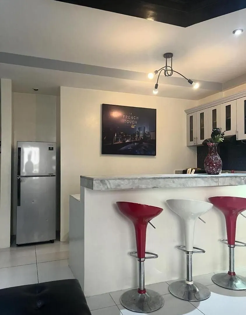Sheryll Escapes - Kandi Large 1Br With King Bed Netflix And Housekeeping Angeles